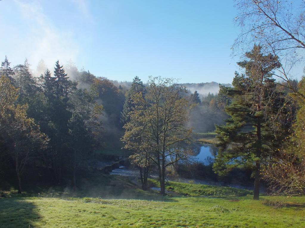 Les Grillons Du Morvan Montsauche-les-Settons Eksteriør billede